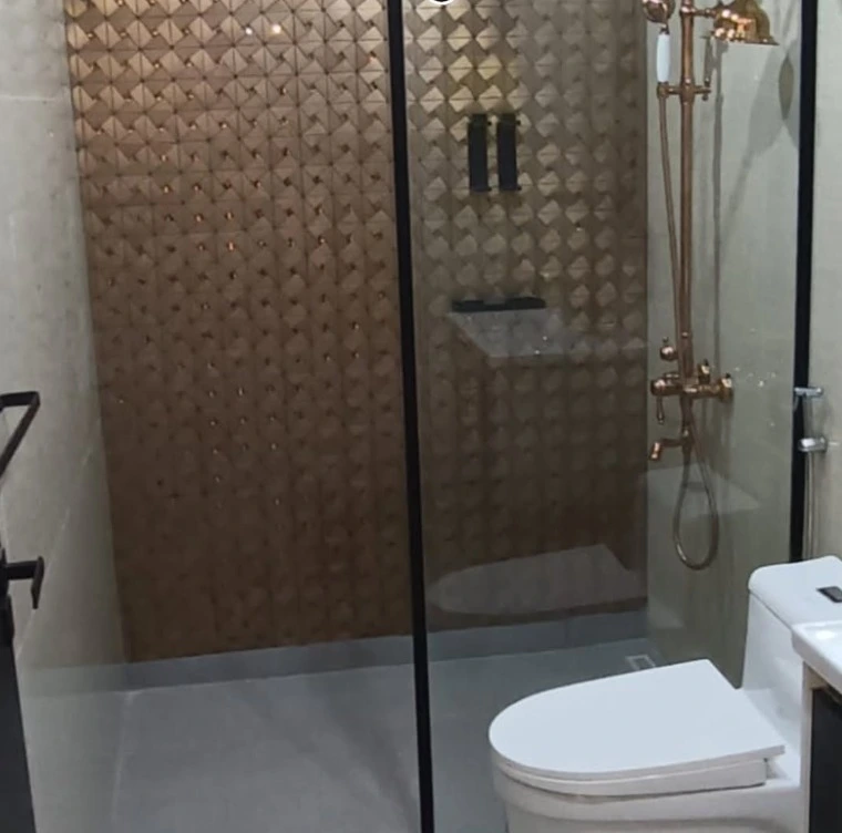 Box de vidro para banheiro em Goiânia — acabamento premium com ferragens em alumínio