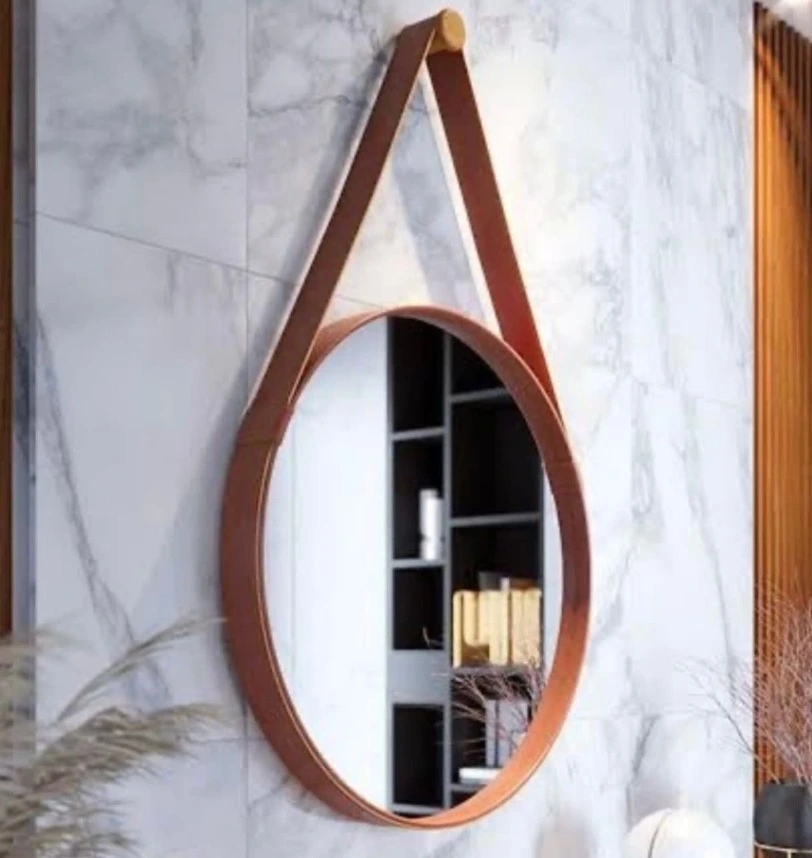 Espelho decorativo orgânico de alto padrão em sala de estar moderna e iluminada